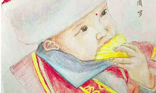 女警与孩子聚少离多 每月一张彩铅画记录女儿成长