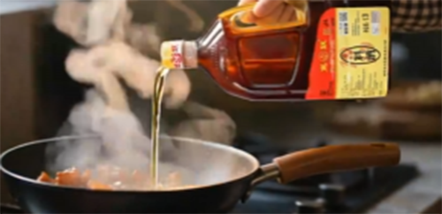 厨师们守口如瓶的“去腥密码”：其实就藏在这坛古法料酒里！